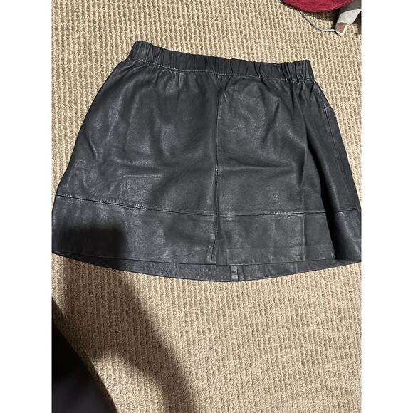 Joie Balck leather skirt  Size 4 NWT - Picture 3 of 3